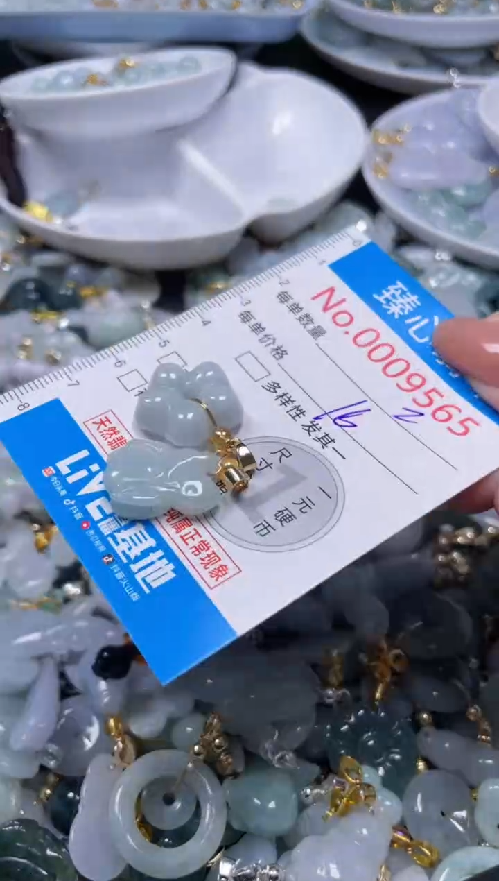 吊坠(不含链)未镶嵌翡翠9565