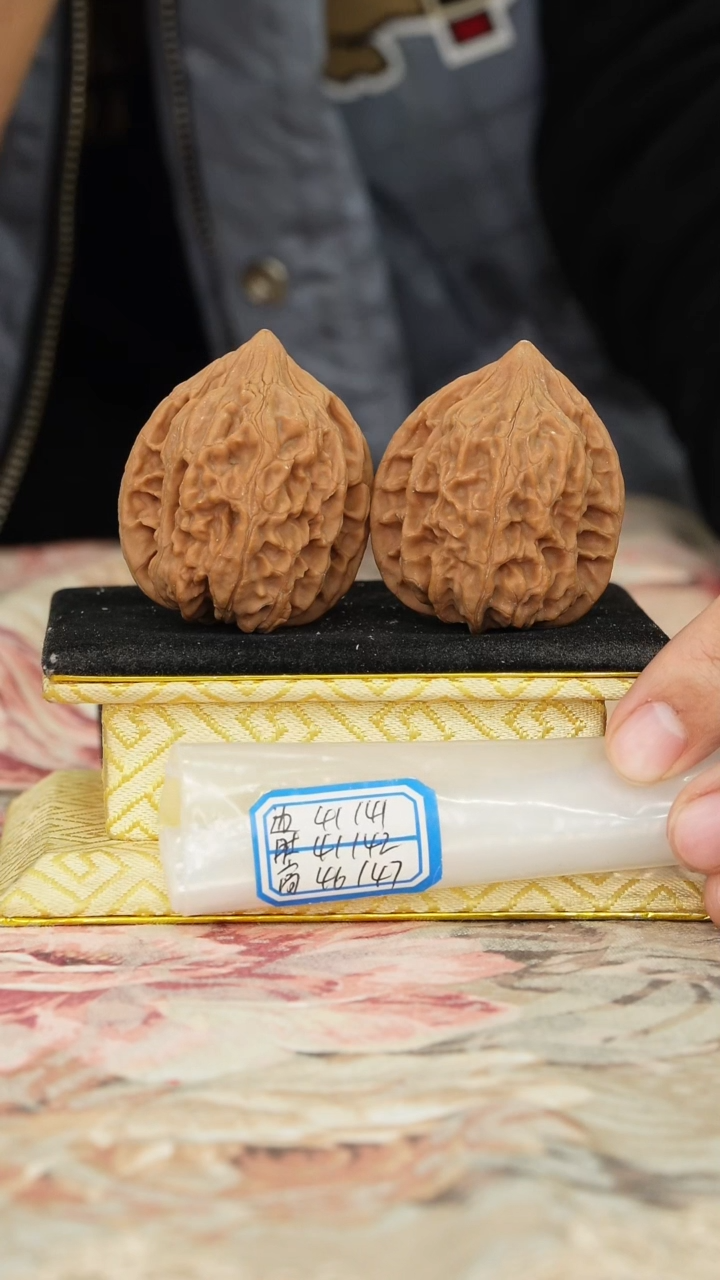 【闪购商品】文玩核桃把件鸡心微修