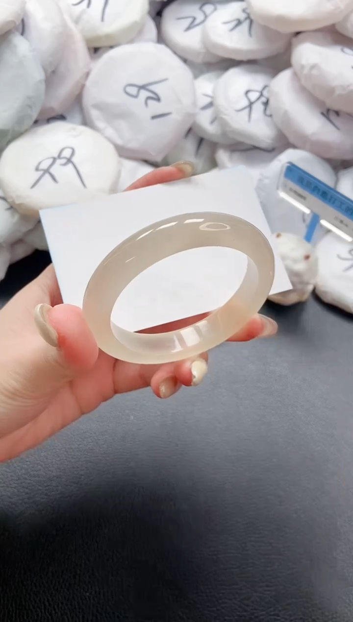 【闪购商品】石英质玉手镯未镶嵌 10L28-52