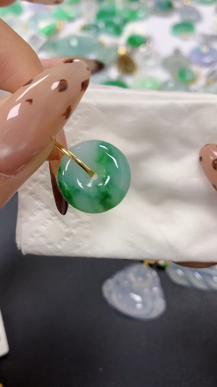 颈饰18K金镶嵌翡翠a货假一赔三支持复检百元上9元证书费自理