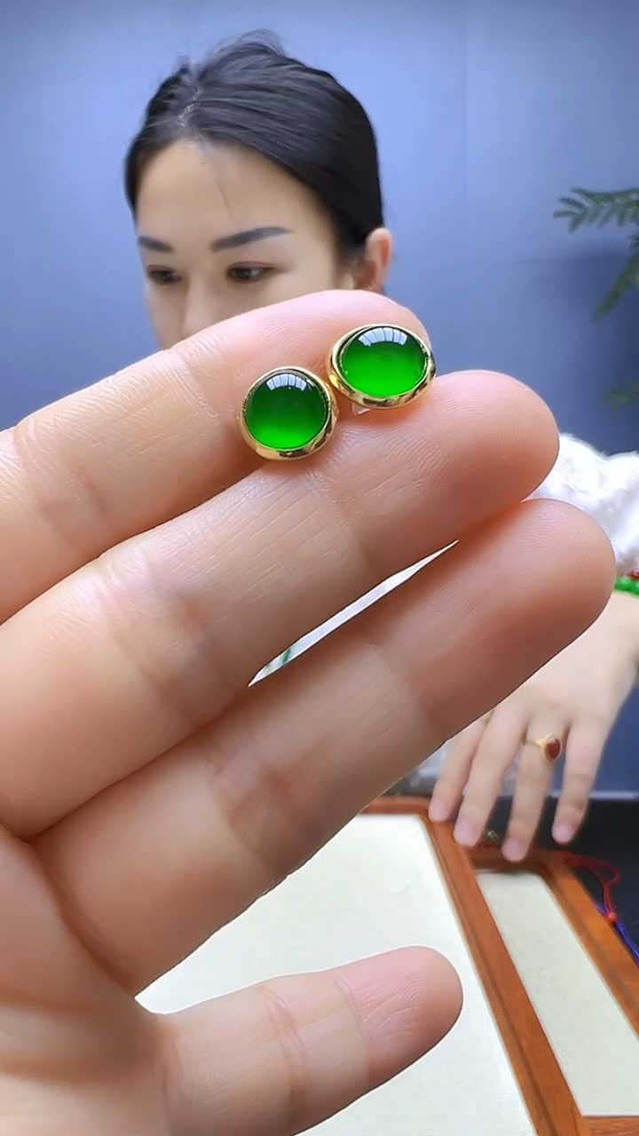 翡翠14K金镶嵌颈饰冰透圆牌耳针