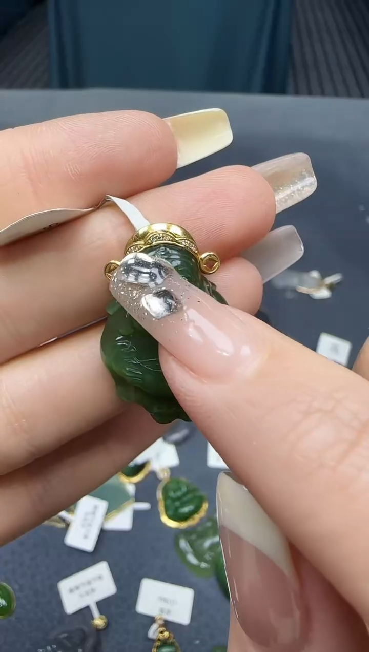 【闪购商品】和田玉挂件18K金镶嵌1