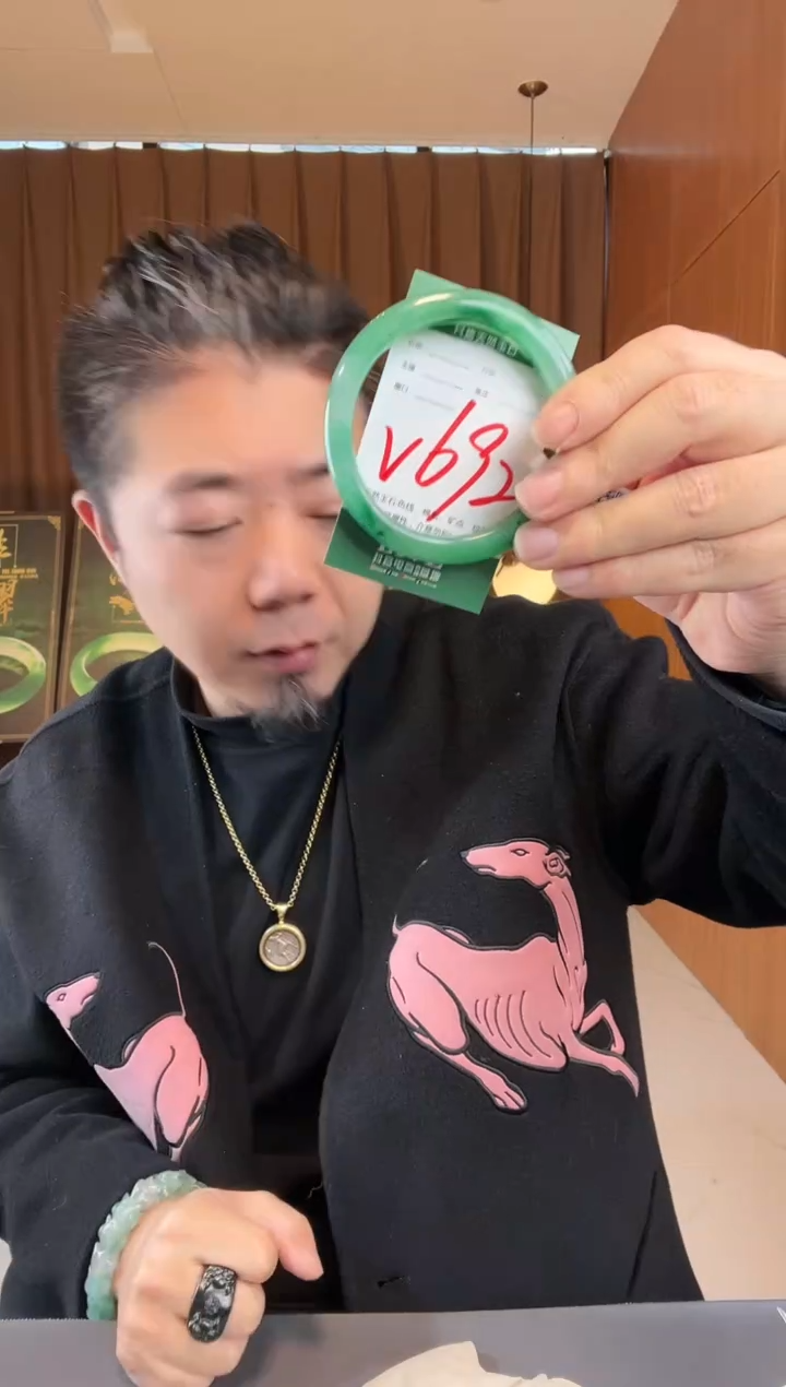 【闪购商品】石英质玉手镯未镶嵌非洲翠