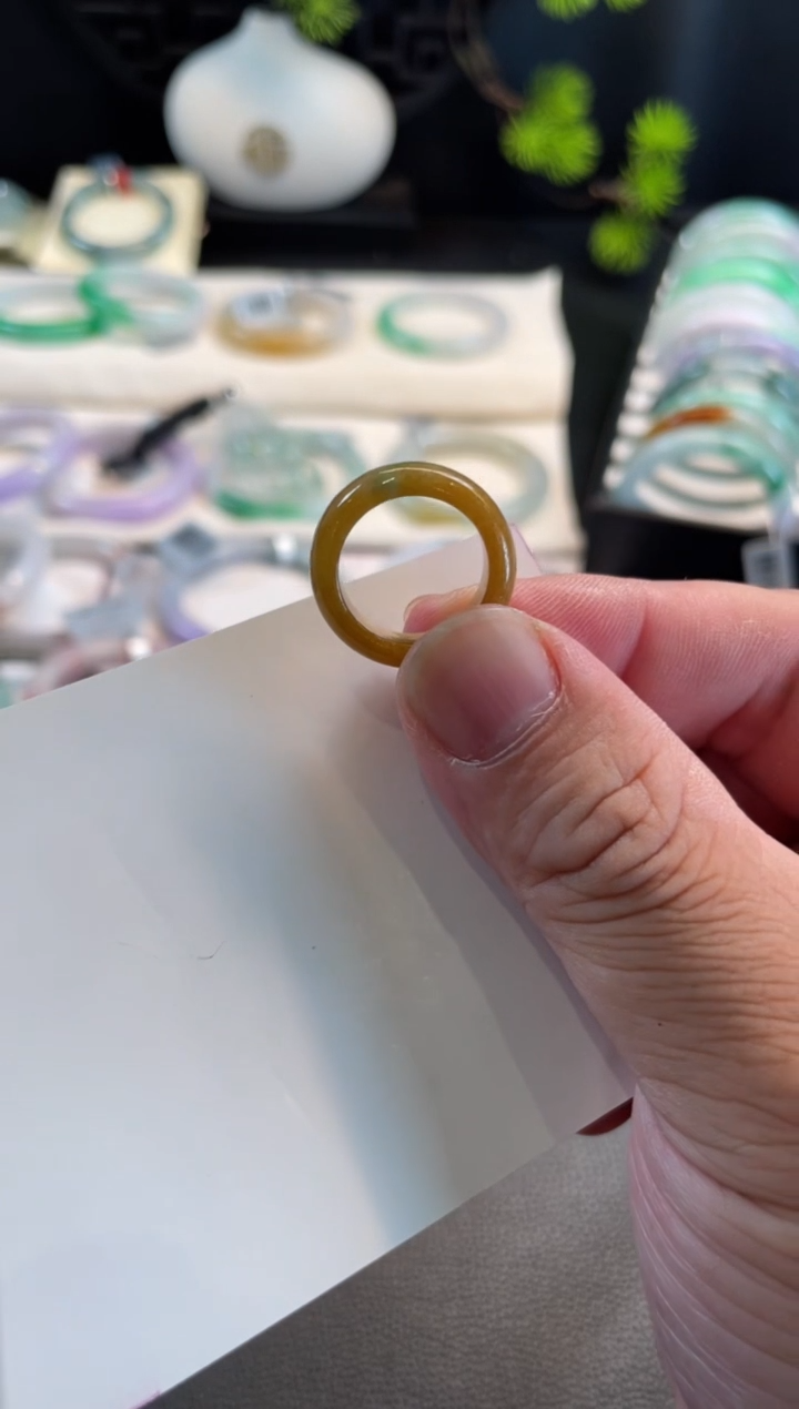 翡翠未镶嵌颈饰84 有纹裂