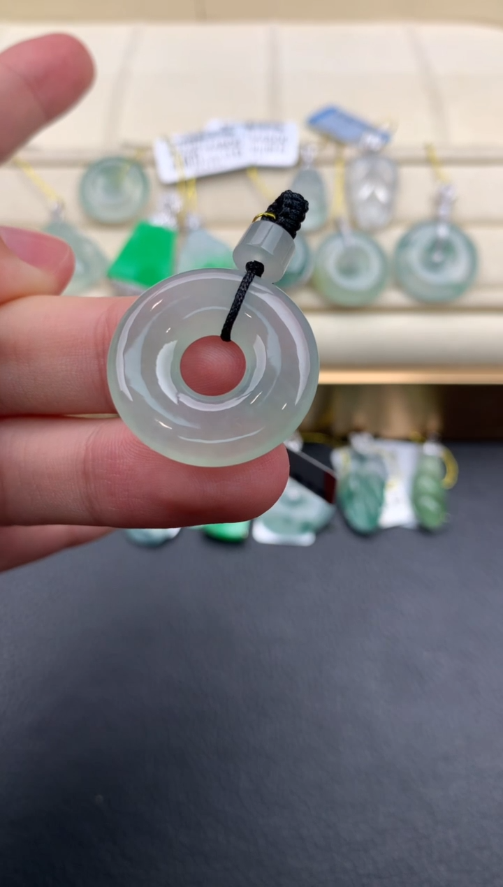 翡翠未镶嵌颈饰A813     