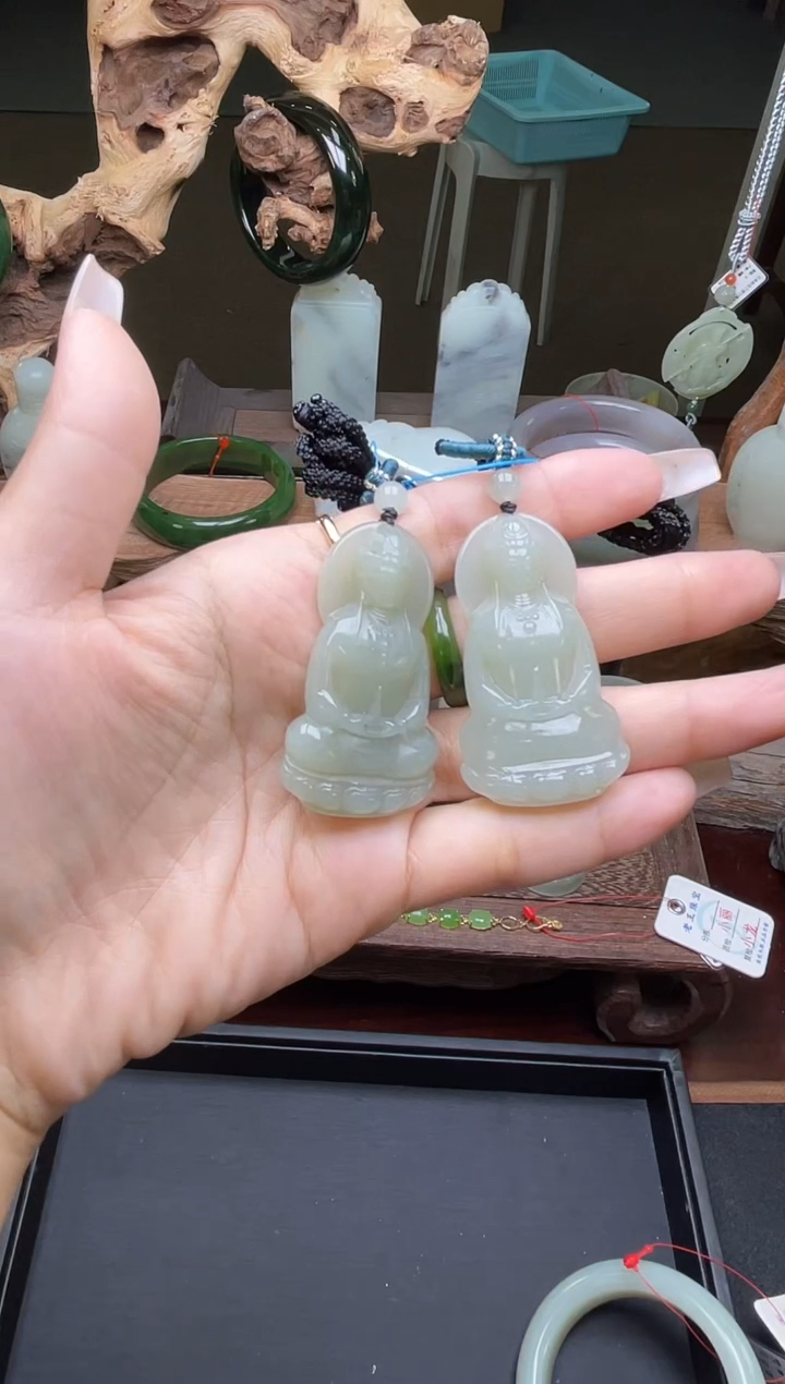 【闪购商品】和田玉吊坠未镶嵌且末青白 观音 多样性发一