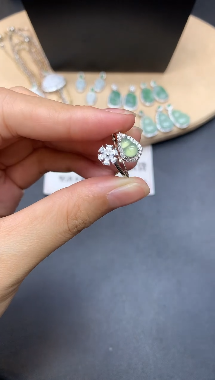 【闪购商品】翡翠戒指银S925镶嵌葫芦【无服务费】