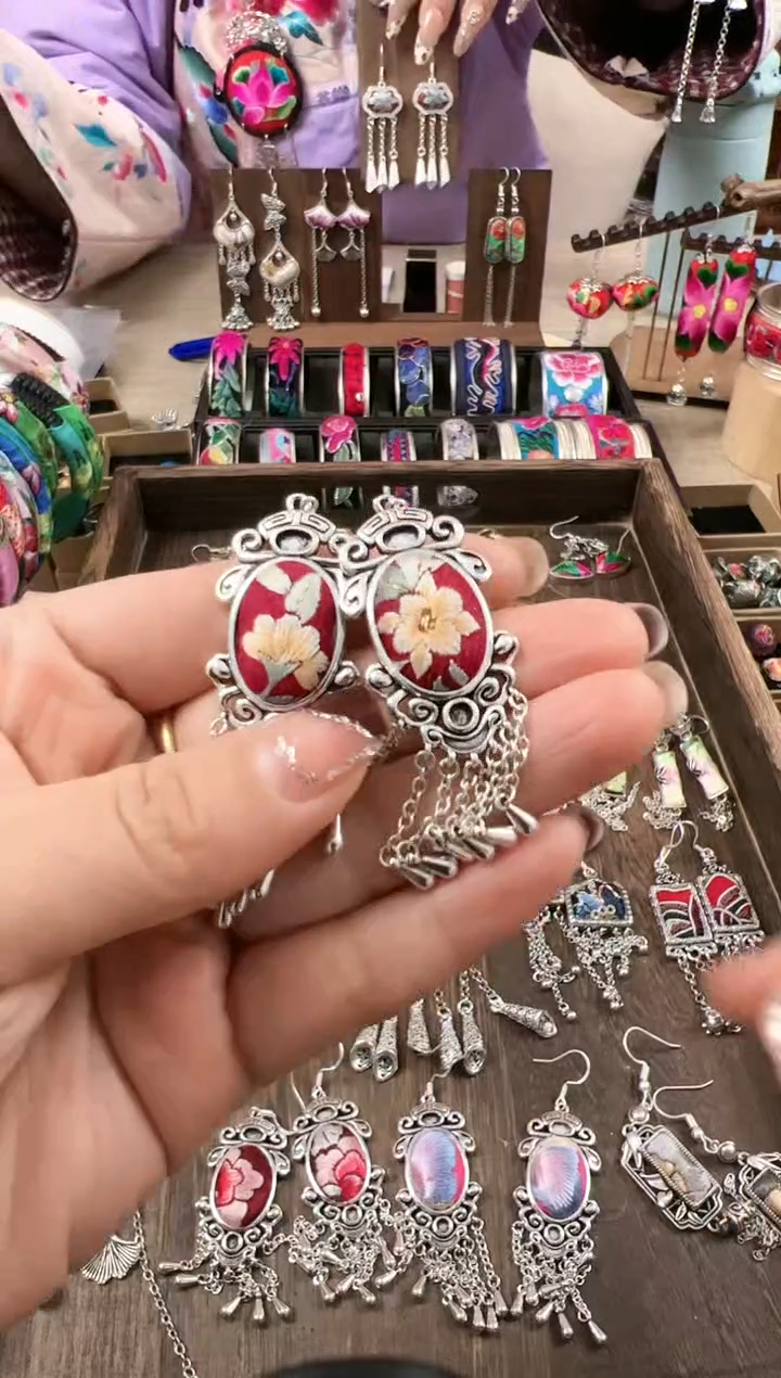 【闪购商品】织绣民族风老绣饰品208