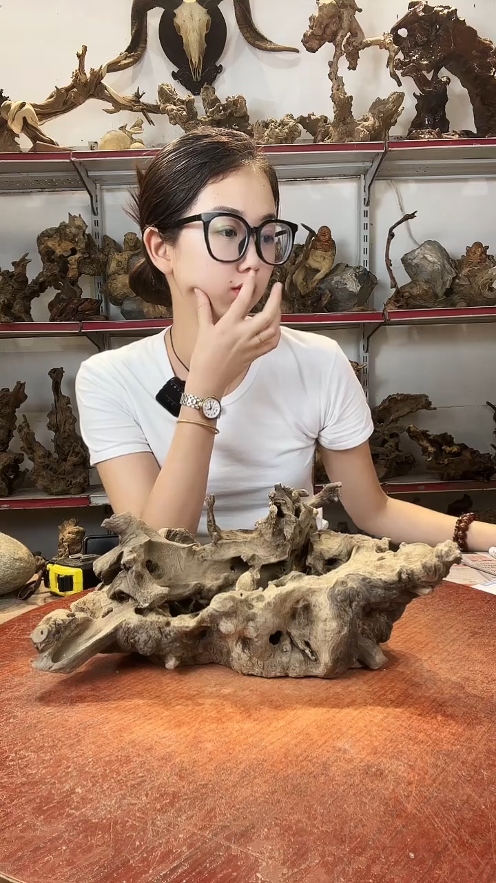 木一****场黄荆随型风化镂空底座摆件无漆无蜡