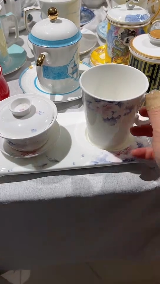 骨瓷三件盖碗+杯子+托盘
