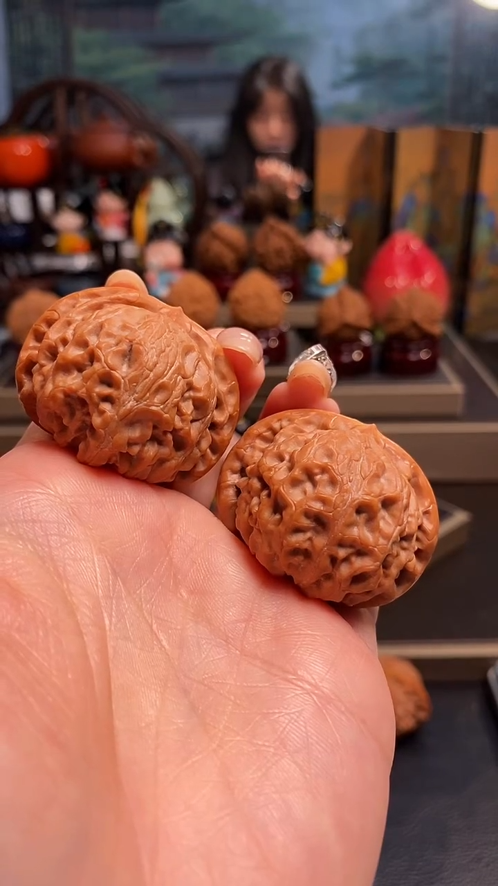 【闪购商品】文玩核桃把件H 50宫灯40尺