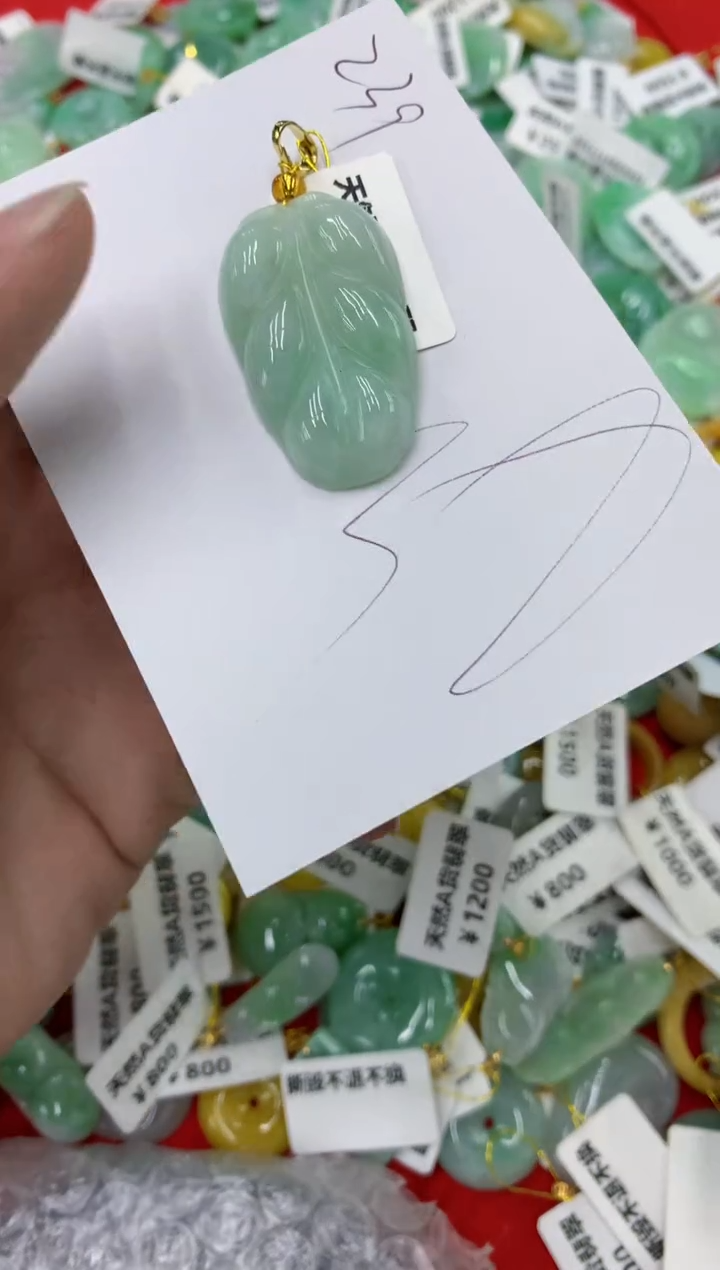 翡翠未镶嵌颈饰111111111