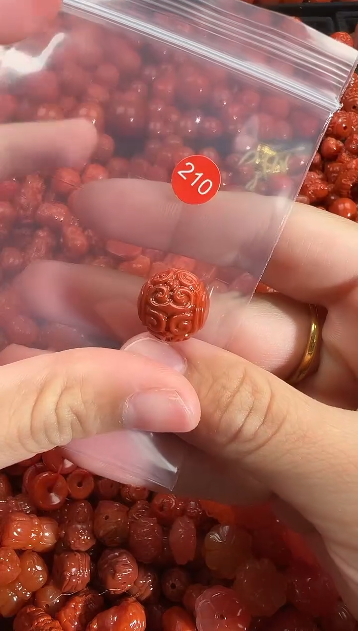 颈饰未镶嵌南红玛瑙1