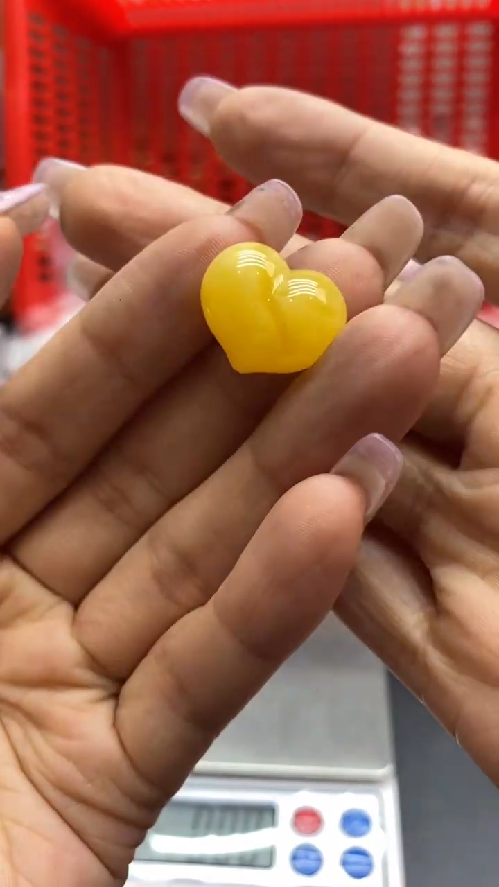 琥珀未镶嵌珠宝奇石340