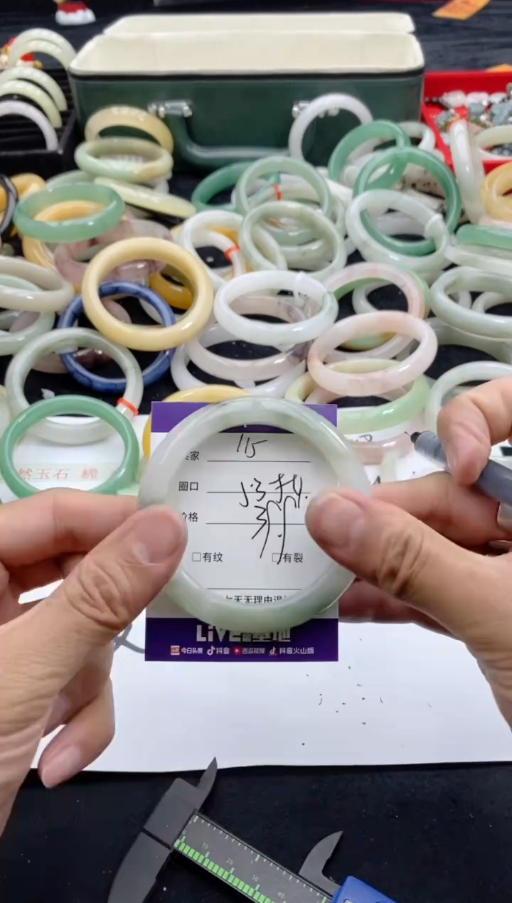 【闪购商品】石英质玉手镯未镶嵌115