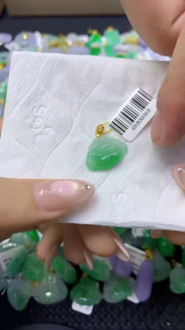 颈饰未镶嵌翡翠天然缅甸翡翠A货