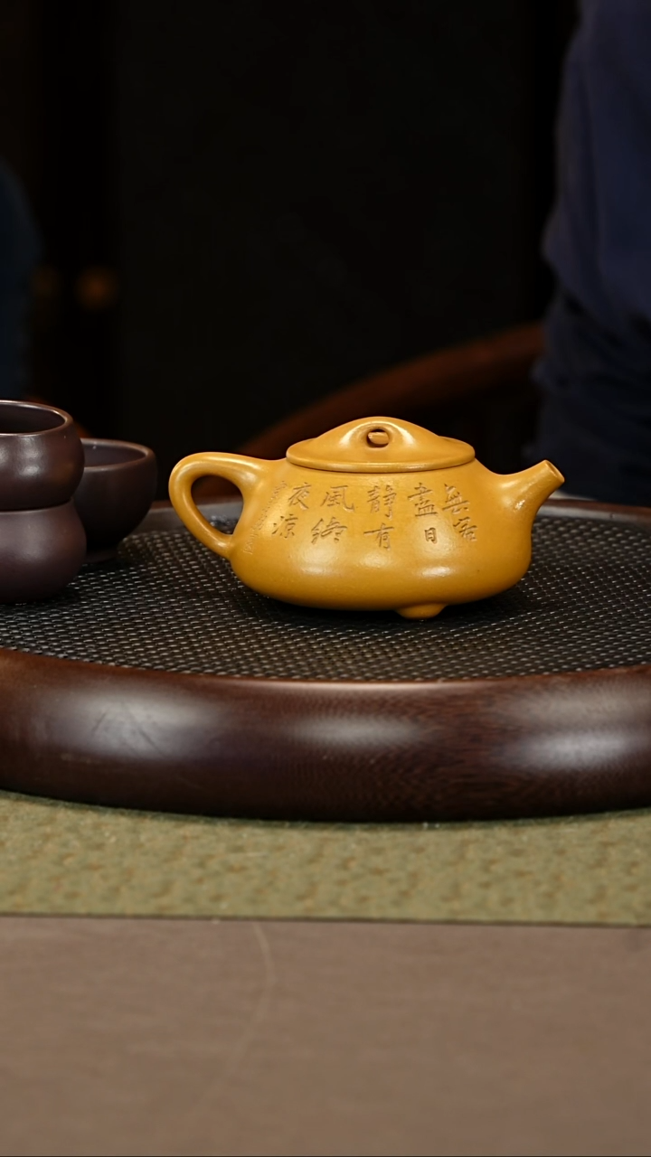茶壶紫砂106 张彩萍 黄金段 石瓢260c