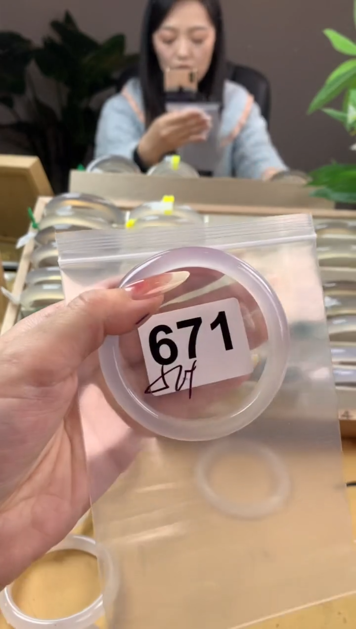 【闪购商品】玛瑙/玉髓手镯未镶嵌671