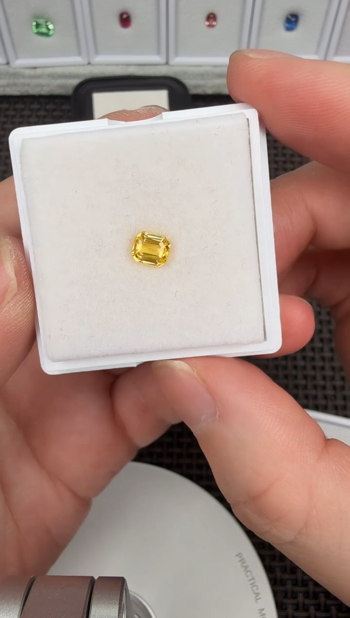 【闪购商品】彩色蓝宝石黄色未镶嵌1.04ct-B012364
