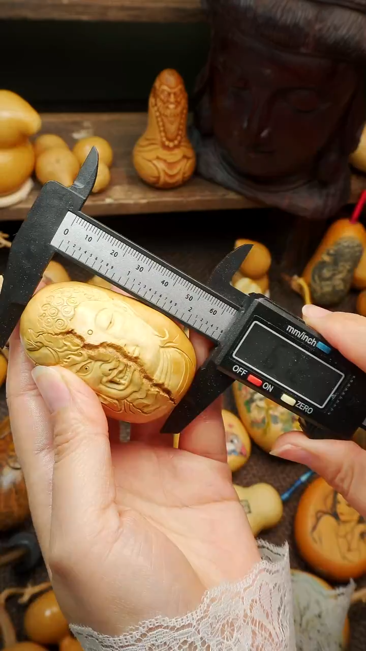 半****卿天裂葫芦雕刻一念之间