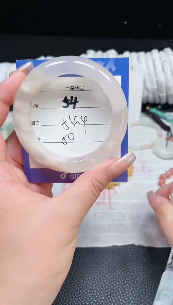 【闪购商品】石英质玉手镯未镶嵌54