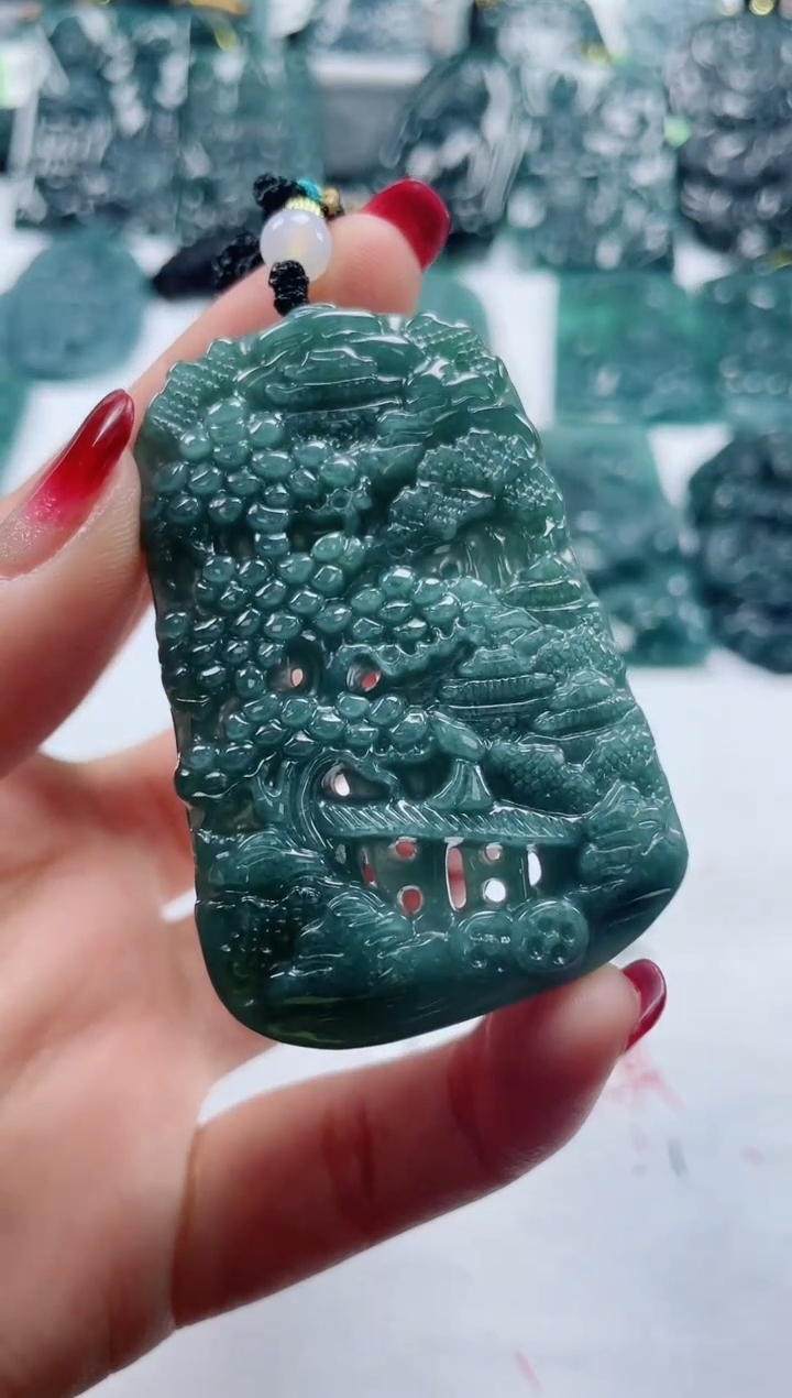 【闪购商品】翡翠颈饰未镶嵌        