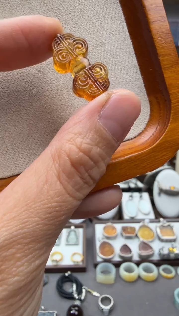 琥珀颈饰未镶嵌金刚杵1