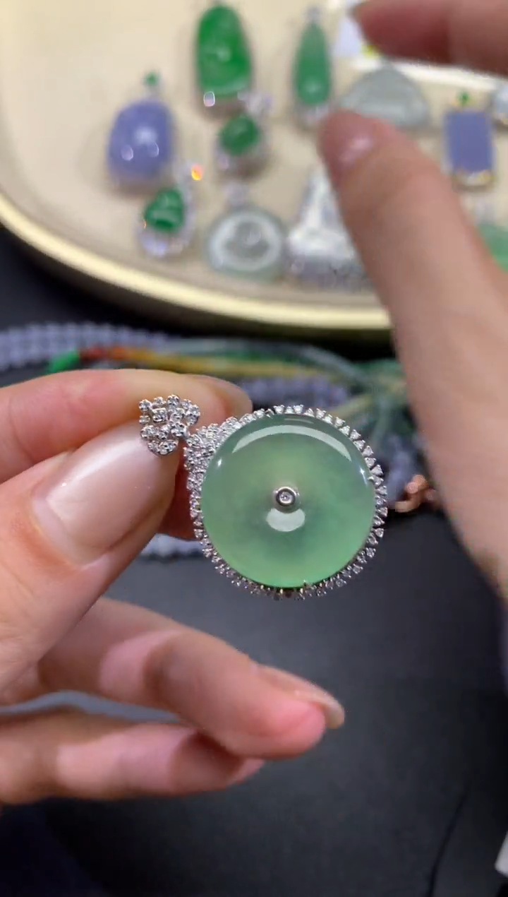 【闪购商品】翡翠吊坠(不含链)18K金镶嵌26天然A货翡翠（不退换）