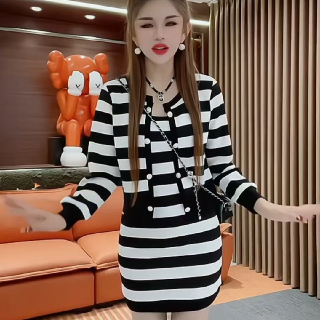 25新款条纹时尚外套加吊带裙两件套