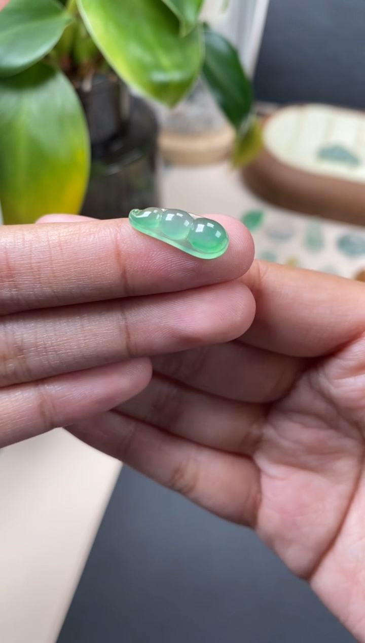 【闪购商品】翡翠颈饰未镶嵌翡翠冰晴福豆