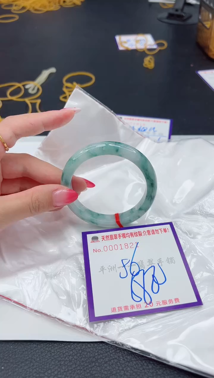 翡翠手镯未镶嵌1
