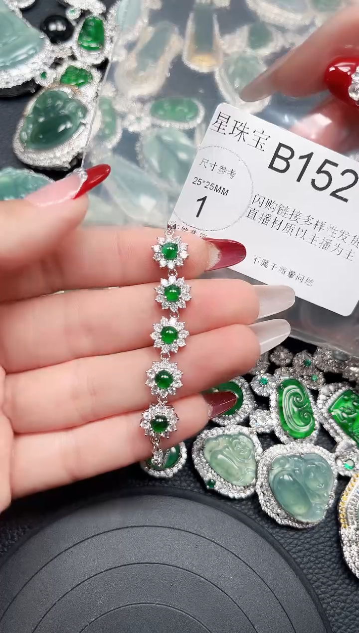 【闪购商品】翡翠颈饰未镶嵌赠皮绳152