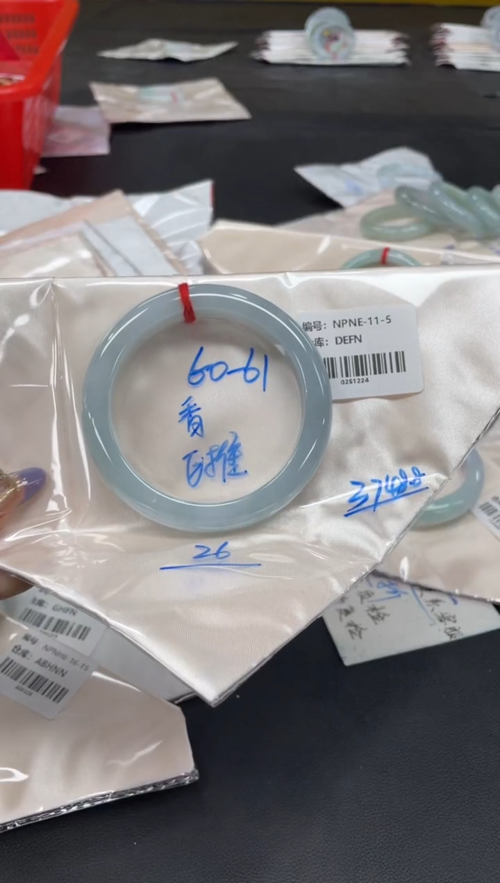 未镶嵌手镯翡翠翡翠手镯