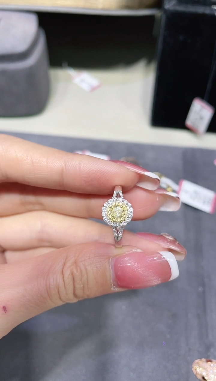 【闪购商品】钻石戒指18K金镶嵌·