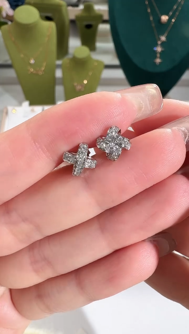 颈饰18K金镶嵌钻石2.34g