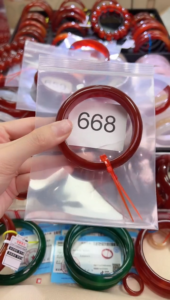 玛瑙/玉髓手镯未镶嵌55圈口*668