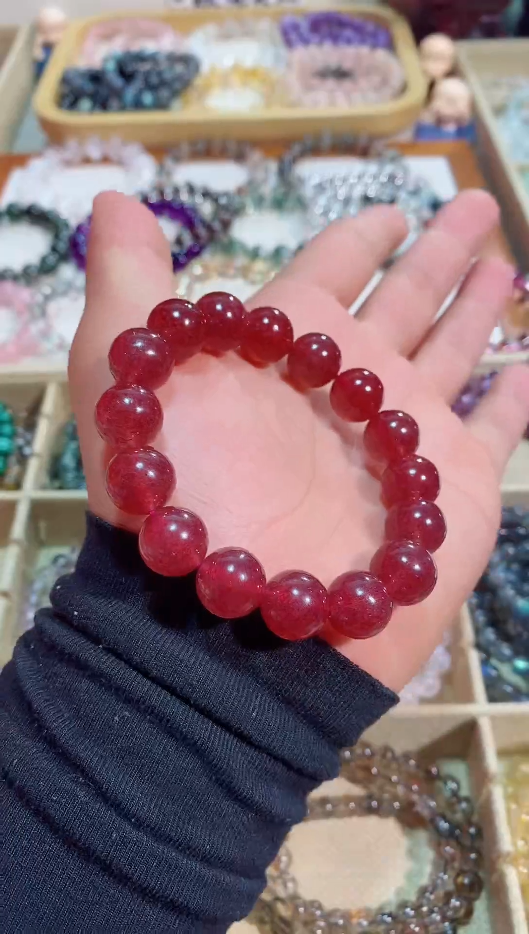【闪购商品】石英质玉手链未镶嵌鸽血红草莓晶12M+ (多样性发其一）