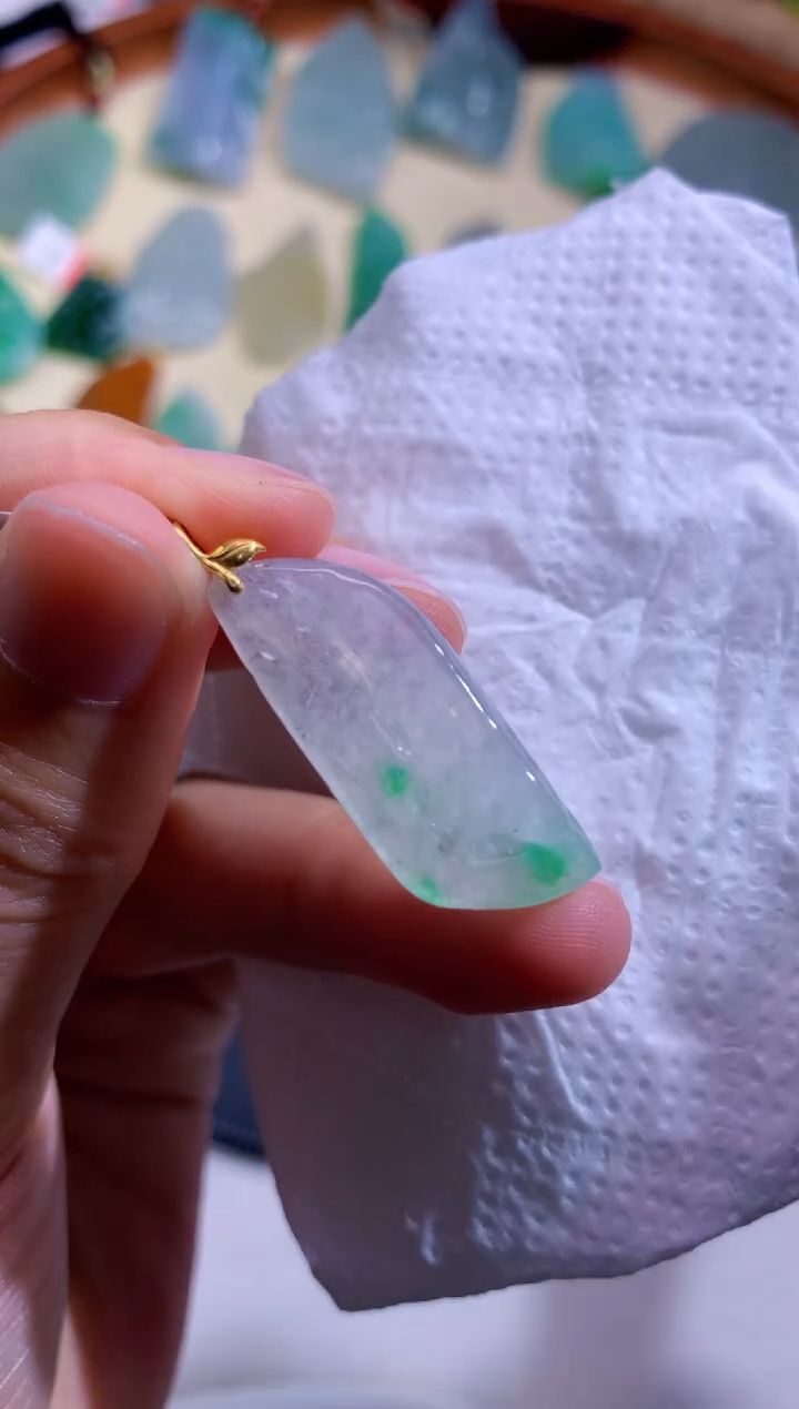 颈饰未镶嵌翡翠   