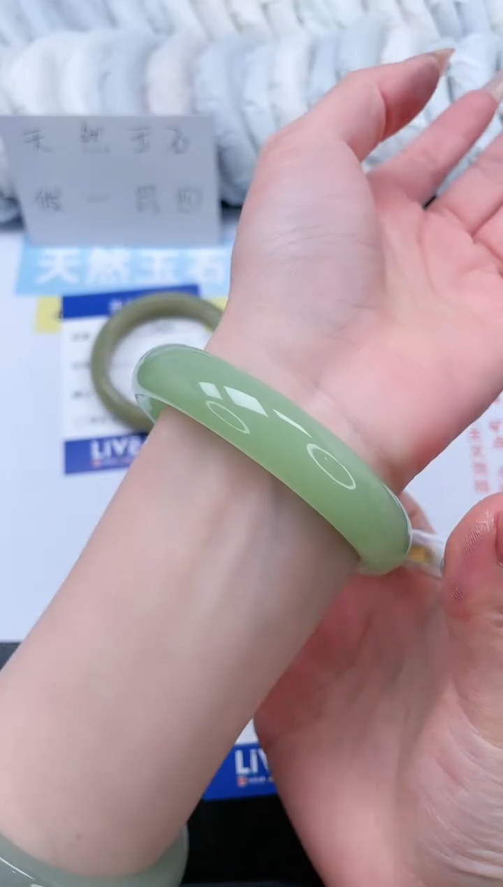 【闪购商品】石英质玉手镯未镶嵌T206-60