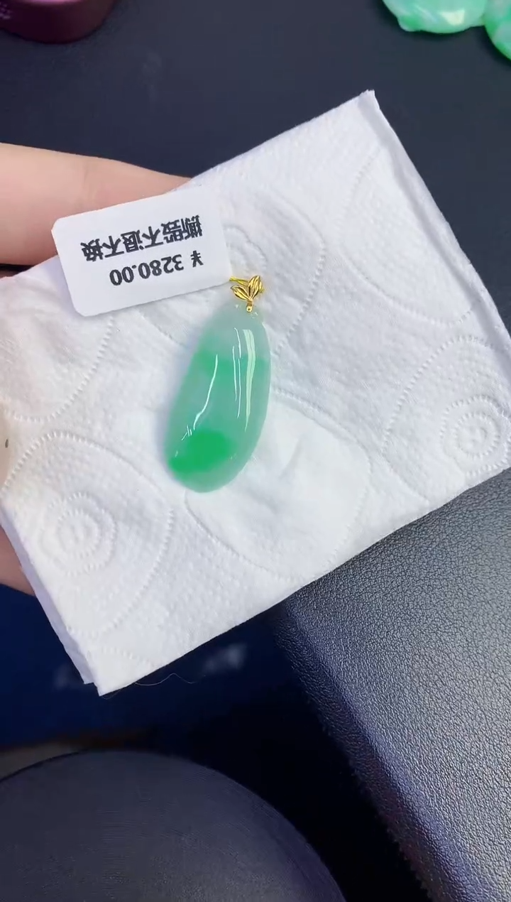 颈饰18K金镶嵌翡翠缅甸天然翡翠A货