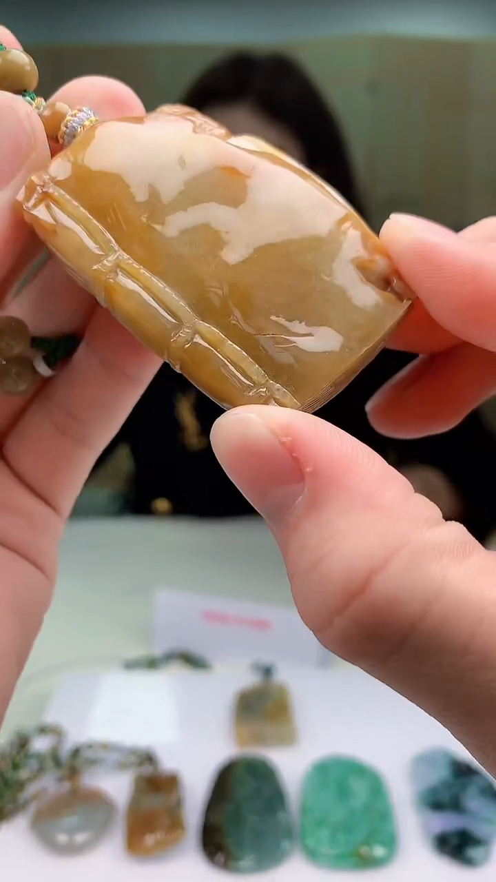 【闪购商品】定制翡翠未镶嵌4829bb-毛货挂件83赠珠链