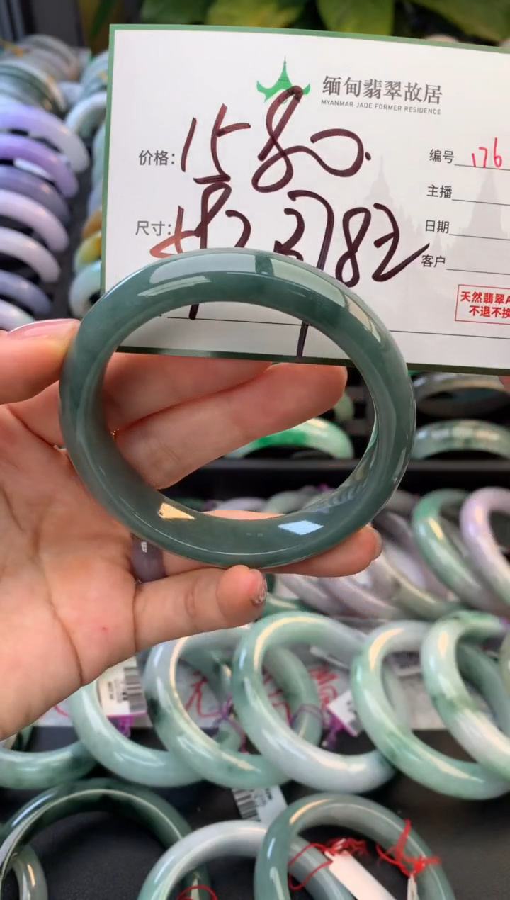 未镶嵌定制翡翠毛货需精细抛光+多人