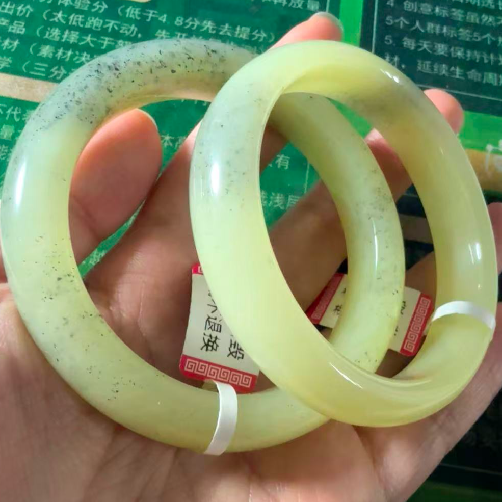 【嘉玉隆珠宝】天然和田玉黄口飘青花手镯多样性发货仅一只