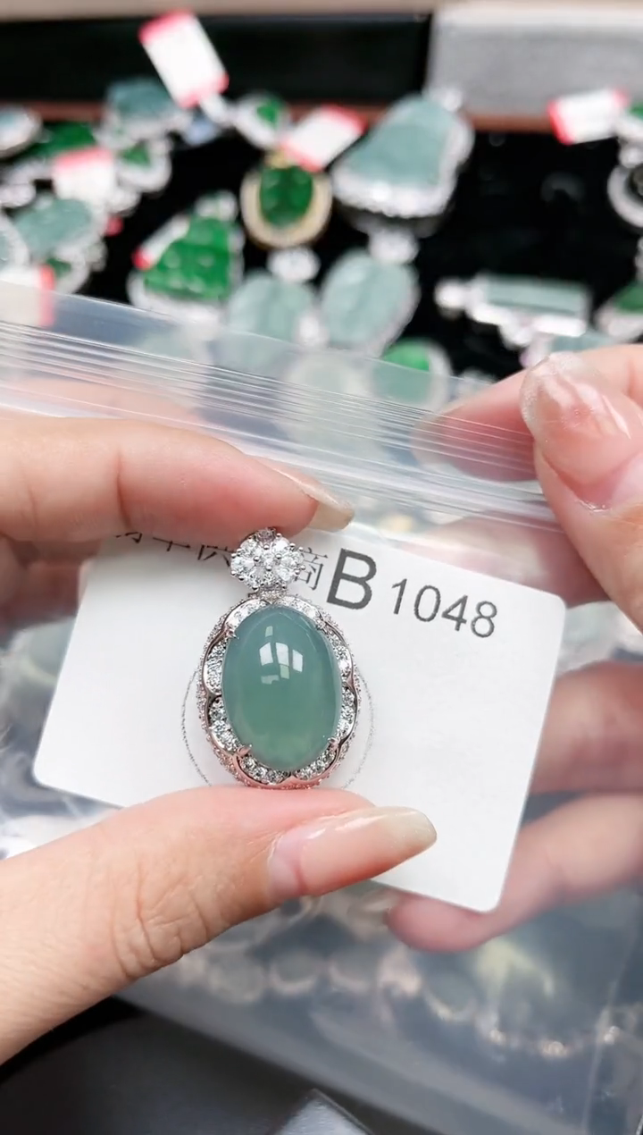 【闪购商品】翡翠颈饰未镶嵌1048赠皮绳