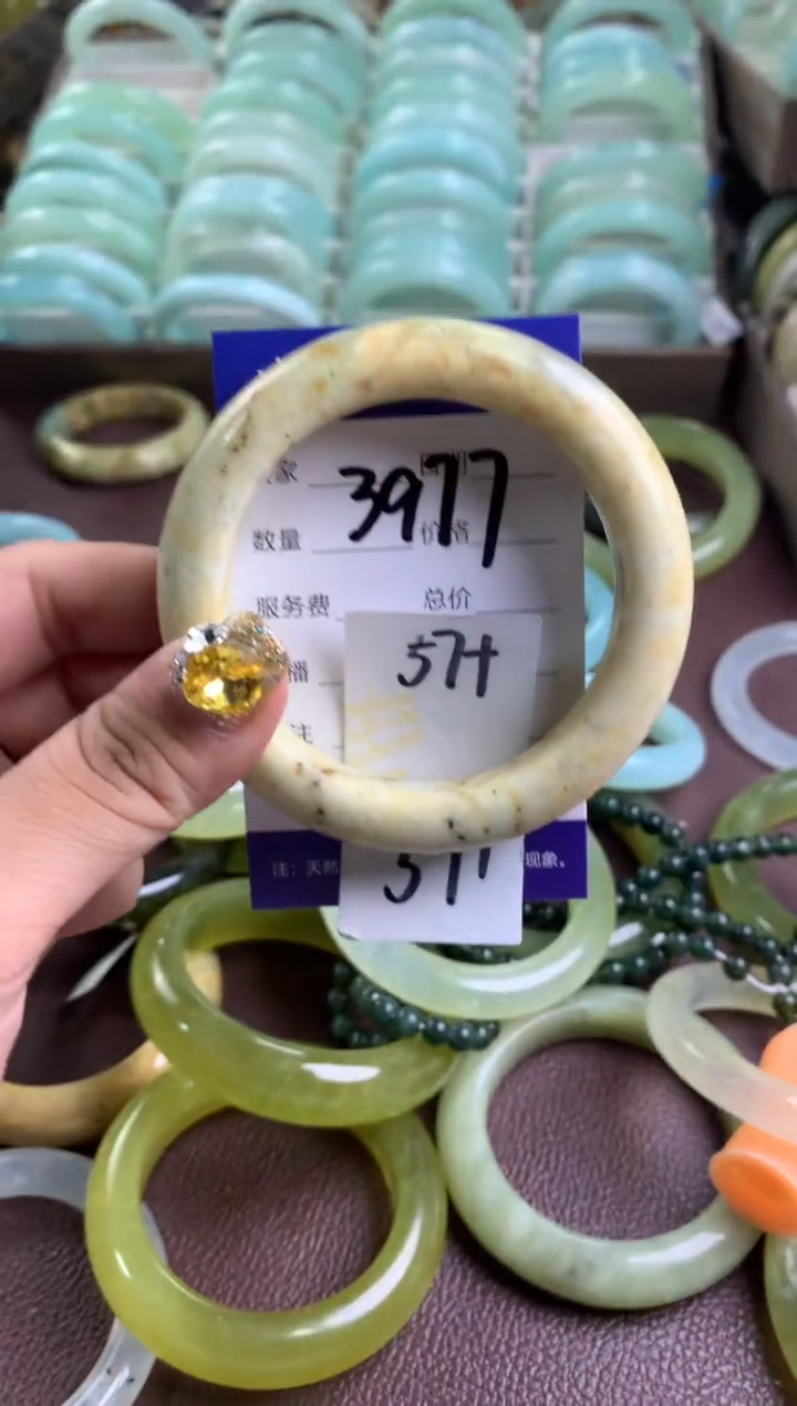 【闪购商品】蛇纹石玉手镯未镶嵌3876