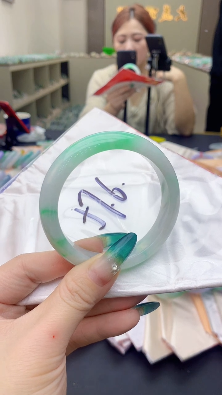 【闪购商品】翡翠手镯未镶嵌0867358273