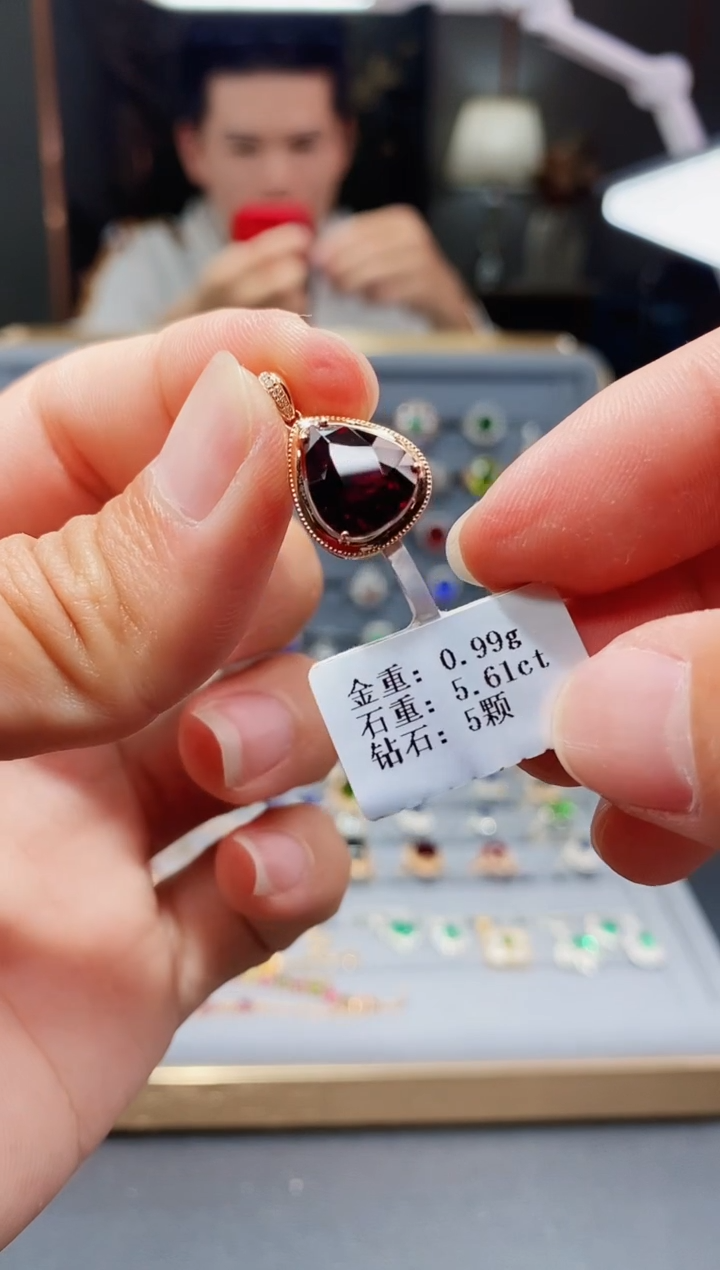 【闪购商品】石榴石颈饰18K金镶嵌5.61.