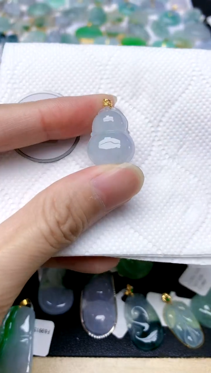 颈饰18K金镶嵌翡翠天然A货翡翠