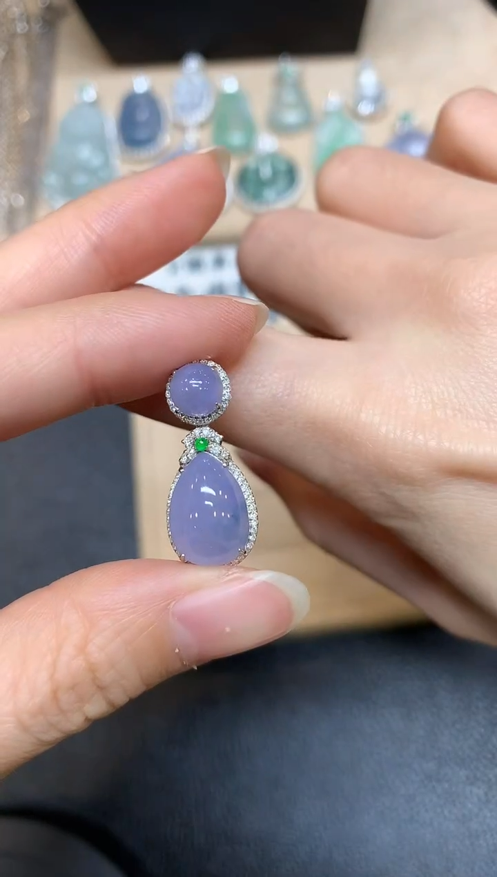 【闪购商品】翡翠颈饰18K金镶嵌水滴【无服务费