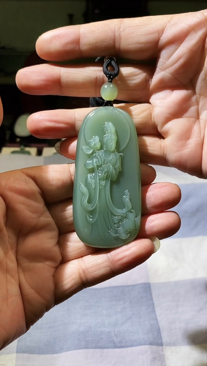 未镶嵌和田玉挂件芭**同和田玉观音挂件